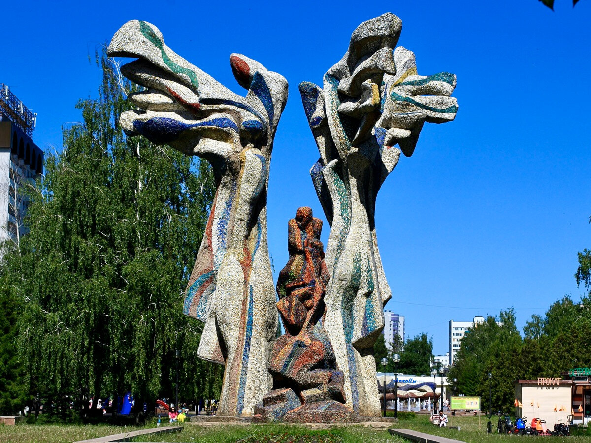 Скульптура «Ангел-хранитель» из бетона и смальты