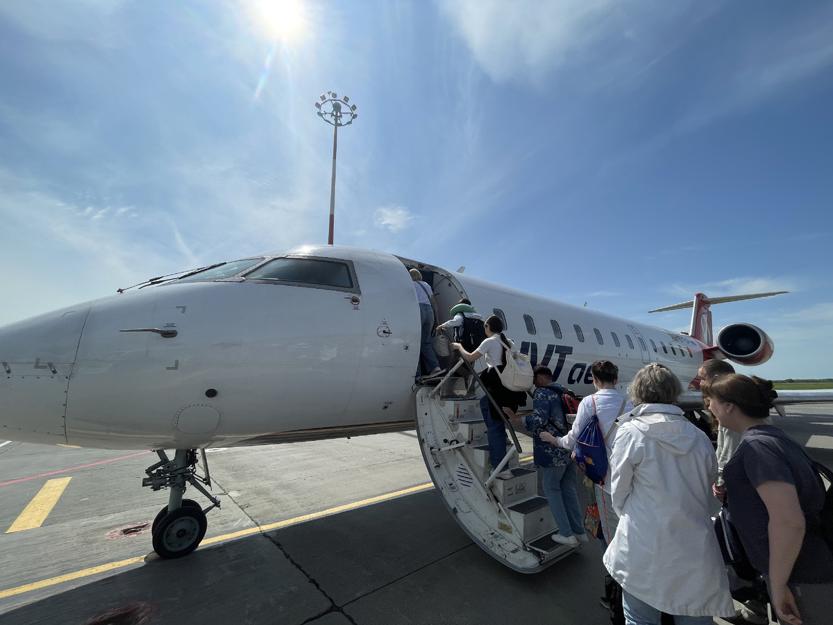 Мало народу, трап прям из самолета - красота)