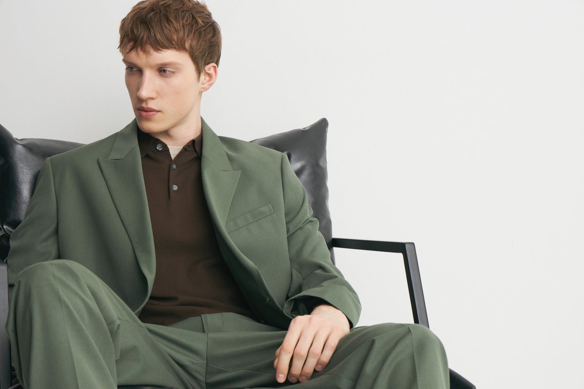    Образ парню на выпускной обойдется в 23500 рублей, девушке — почти 15500 рублей.