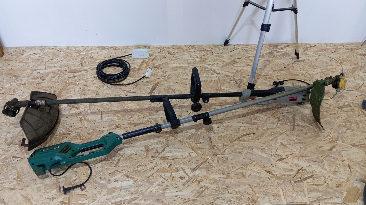 Два триммера Зубр.