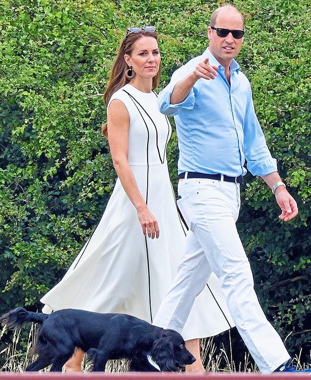 Кейт и Уильям с собакой Орлой на Королевском благотворительном кубке Out-Sourcing Inc. по поло в клубе Guards (Виндзор, июль 2022)