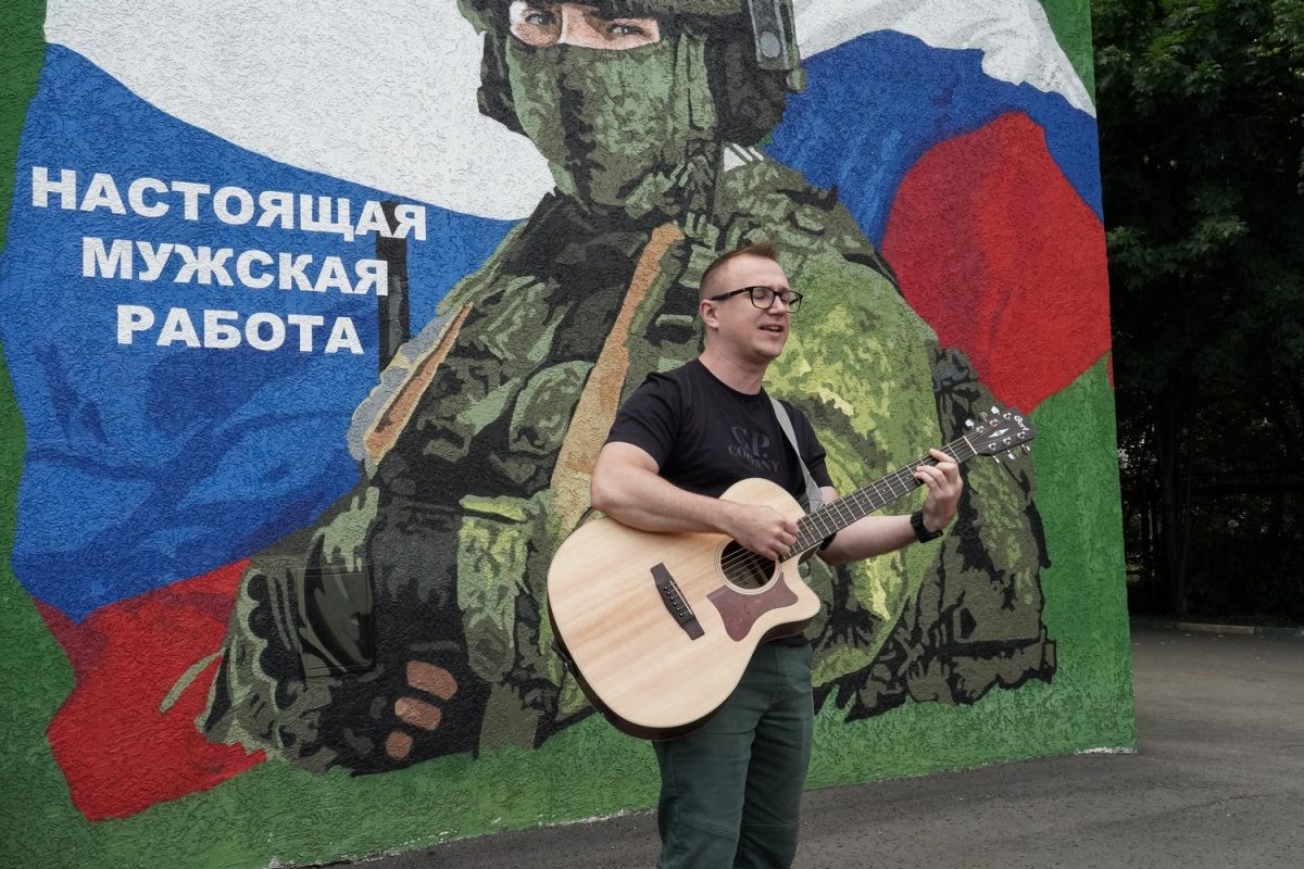    Патриотический концерт организовали для добровольцев, отправляющихся на боевое слаживание перед участием в СВО