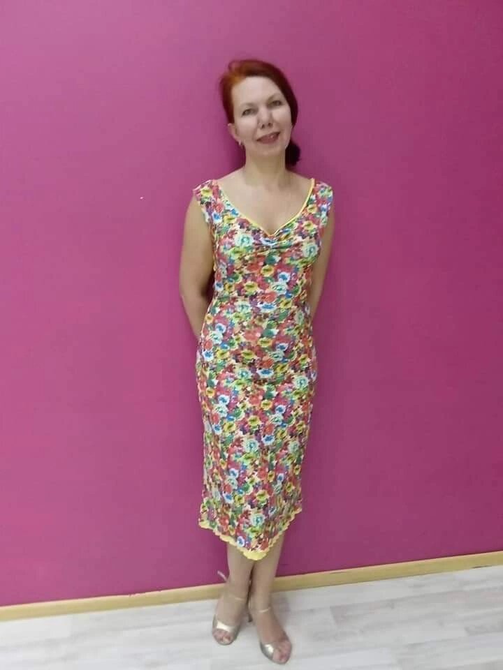 Красиво же в платье!)