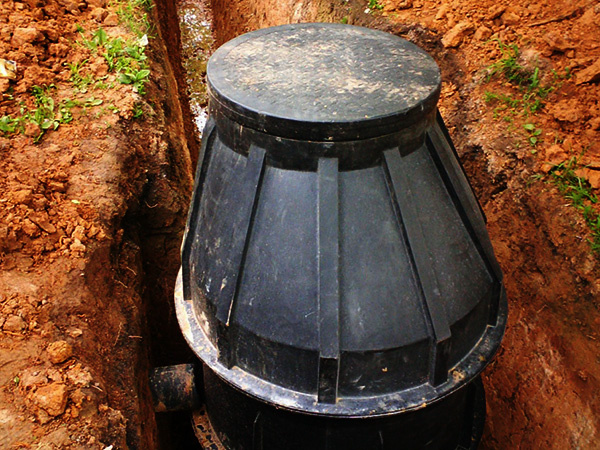 Полимерные кабельные колодцы – более прогрессивные резервуары, которые обеспечивают идеальную герметичность, а также способны в значительной степени упростить обслуживание сетевого магистрального оборудования.