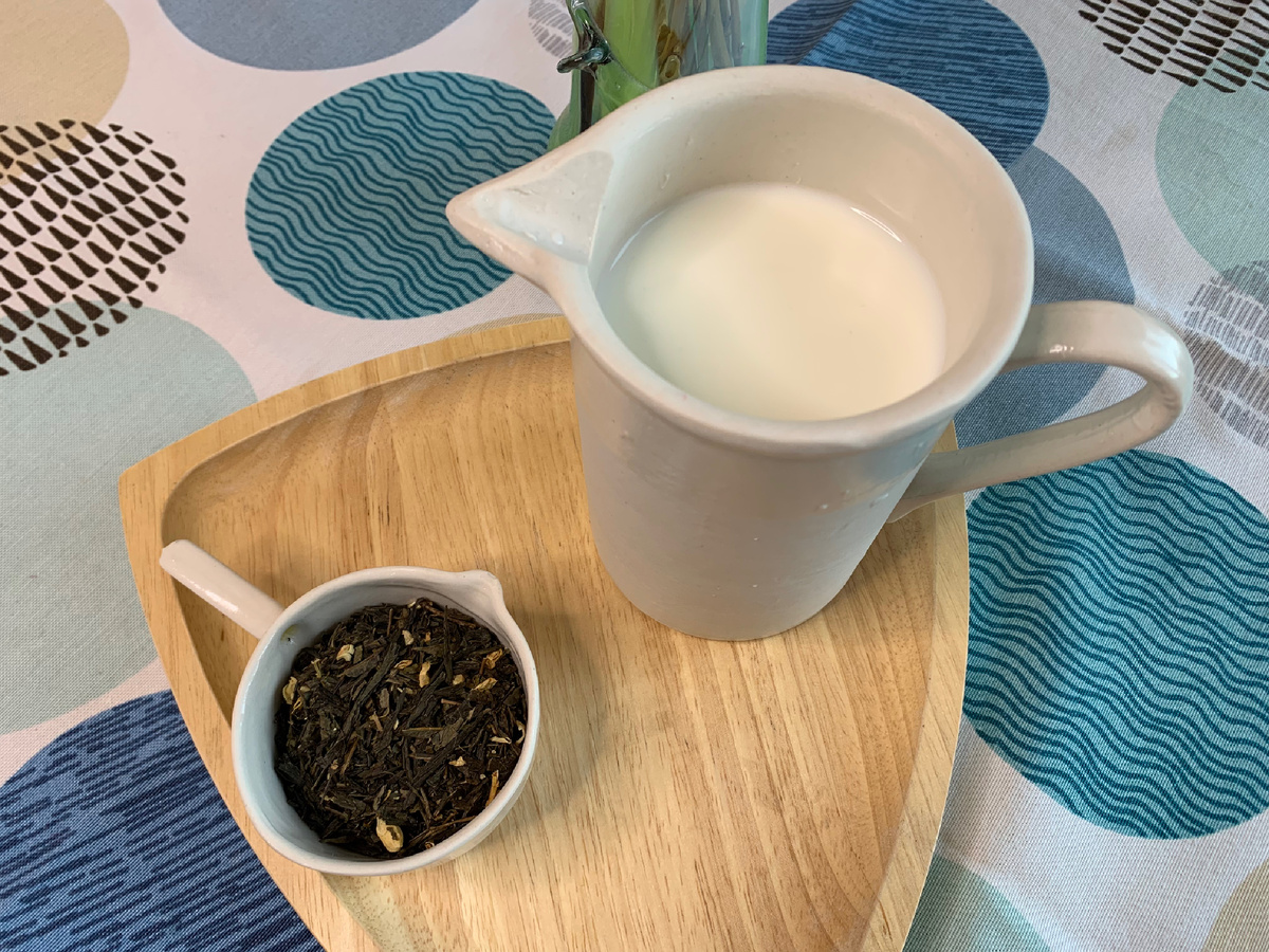 Молоко и зелёный чай