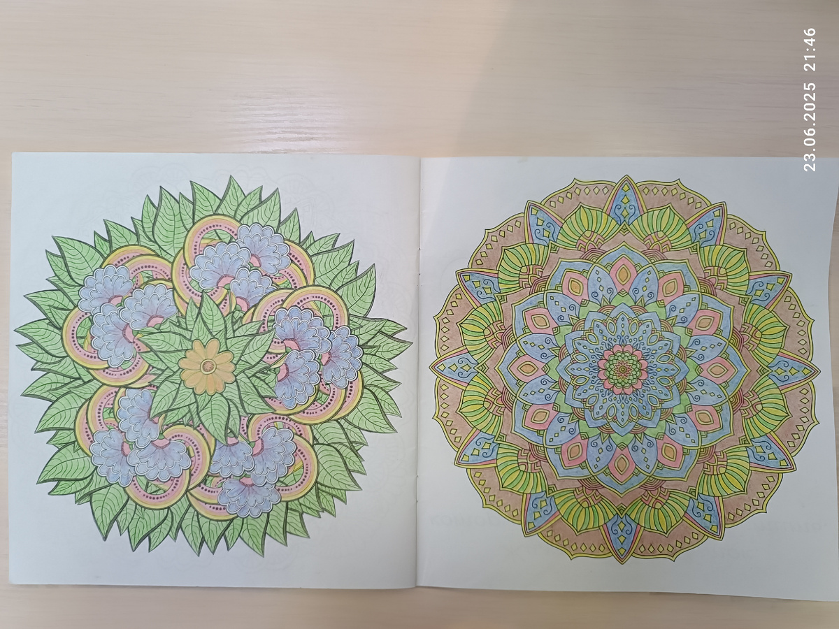 И в старой, что слева, контур кое-где подрехтовала.