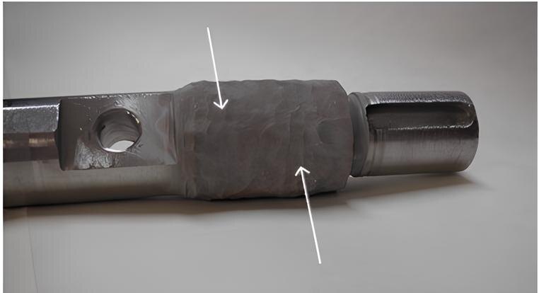 Фото 2. «Нарощенная» поверхность показана стрелками. 