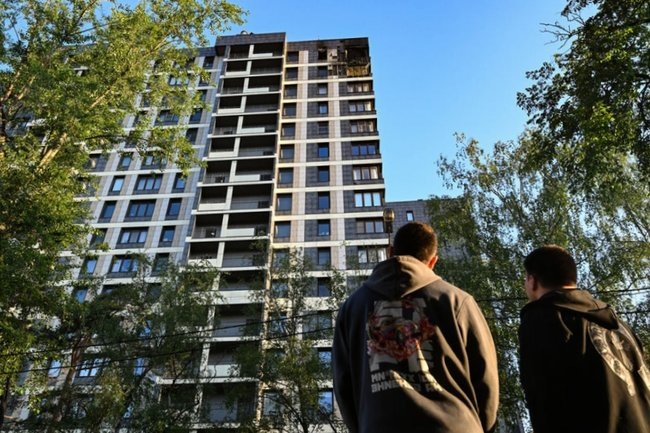    Ущерб от попадания БПЛА в жилой дом в Красногорске, 24 июня 2025 года