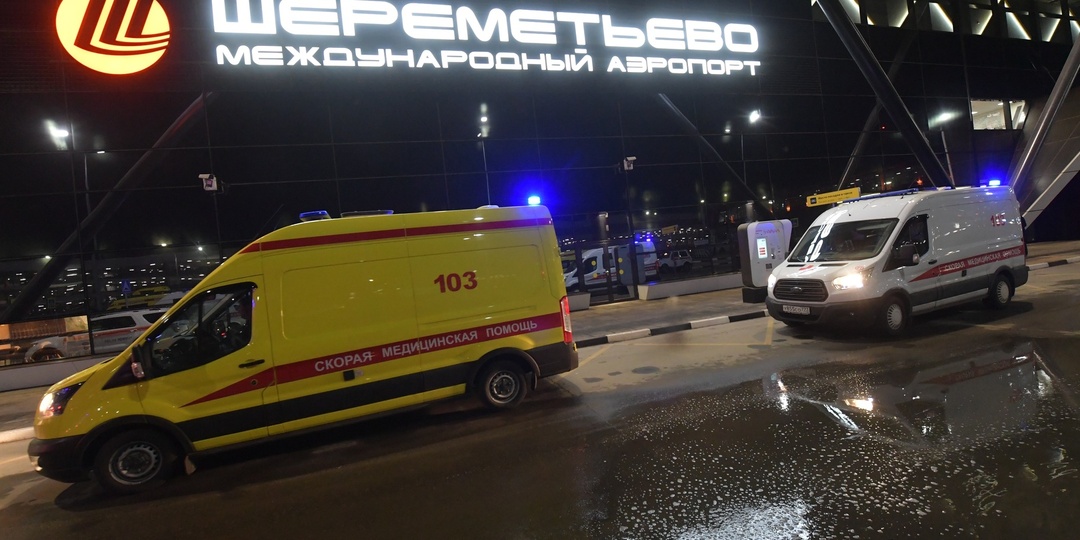 В Шереметьево неадекватный пассажир с силой кинул на пол чужого ребенка