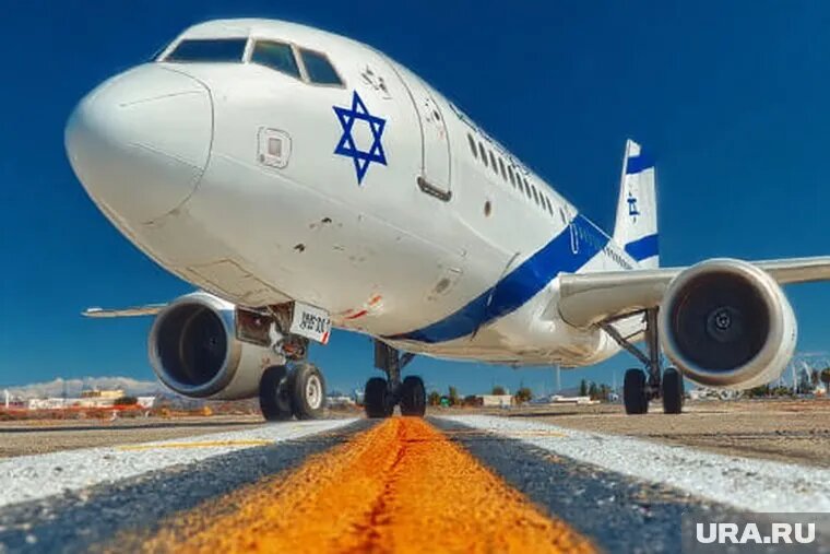 Уехать из Израиля курганцы не могут из-за отсутствия вылетов. Фото: Создано в Midjourney © URA.RU