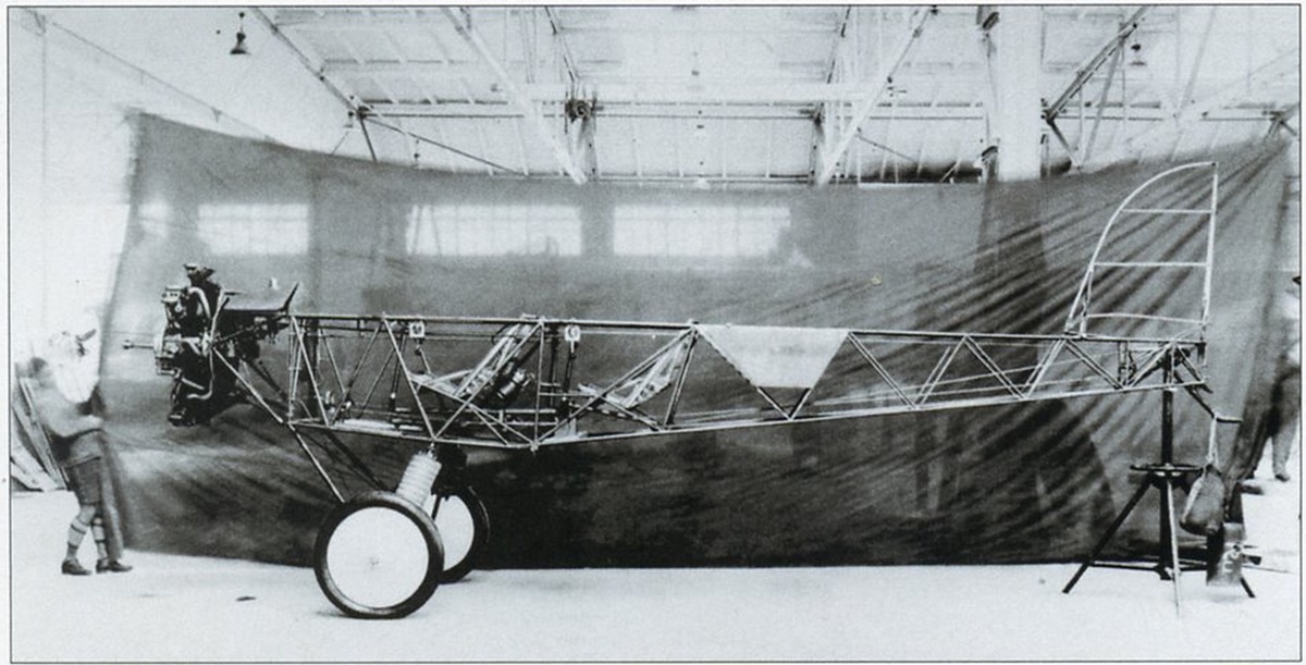 сваренный из стальных труб каркас фюзеляжа спортивного самолета BFW M 1 Sperber с двигателем Sh 12