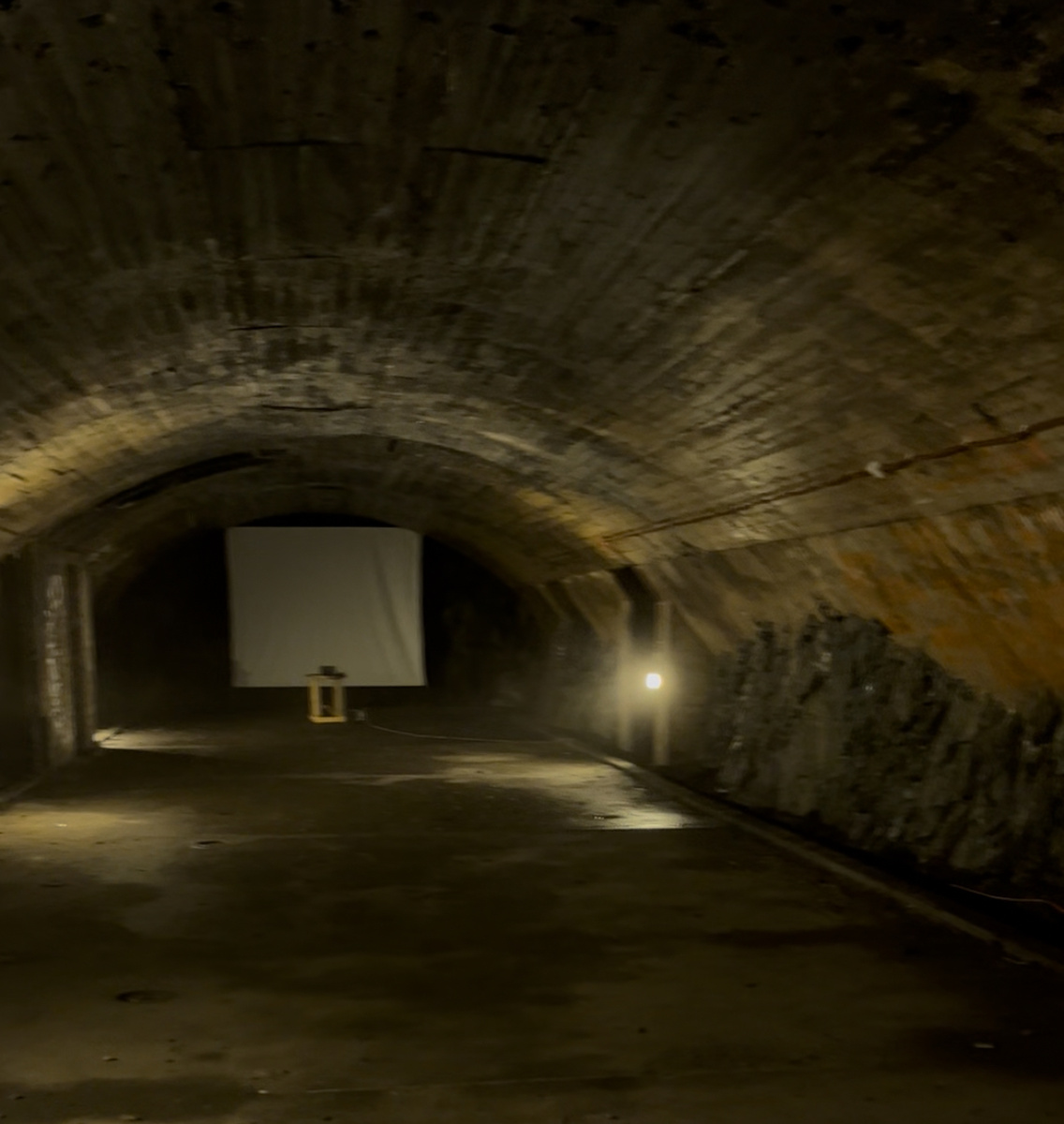 Казарма. Холодно и сыро как в погребе 