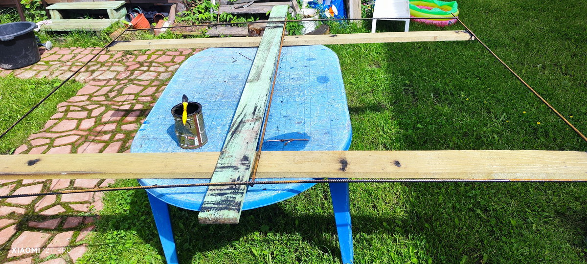 Крашу каркас клетки.