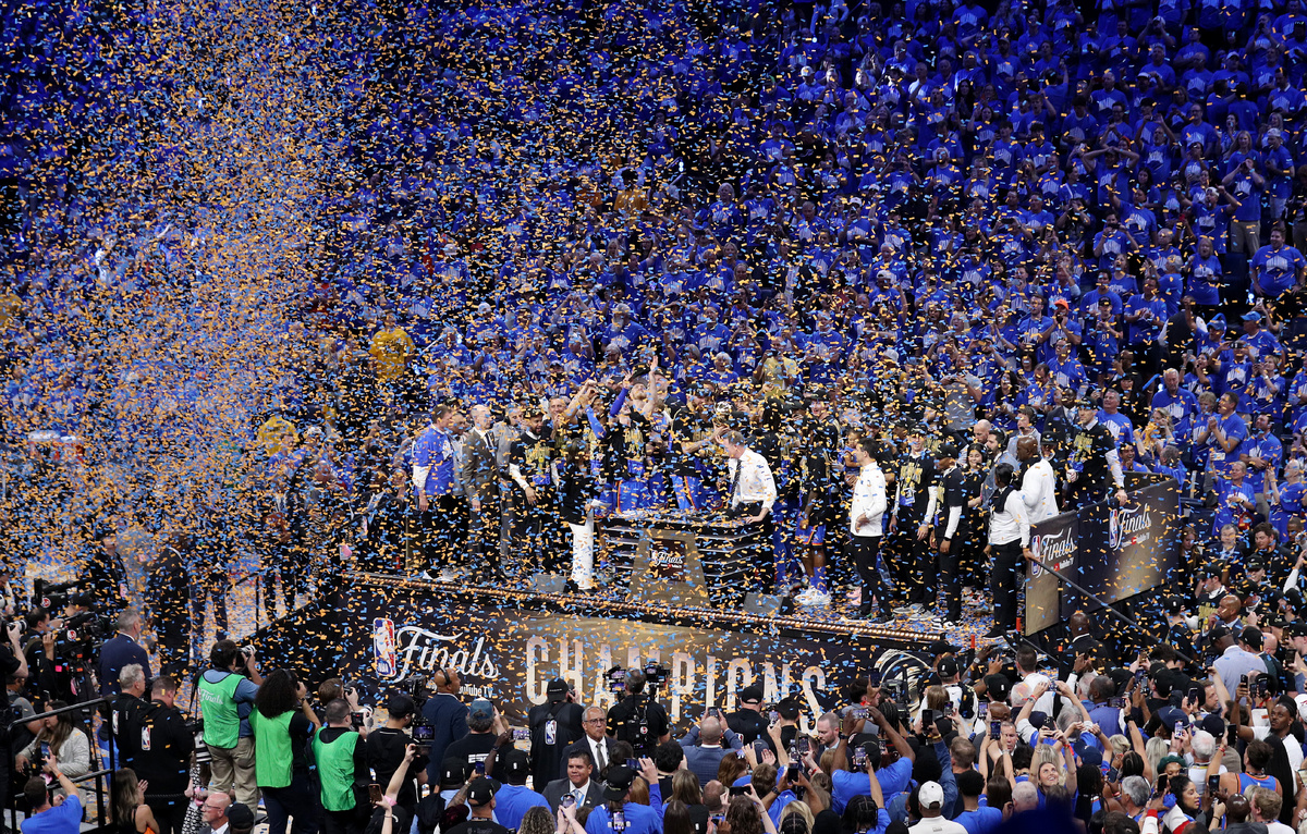    Баскетболисты "Оклахомы"  Justin Ford/Getty Images