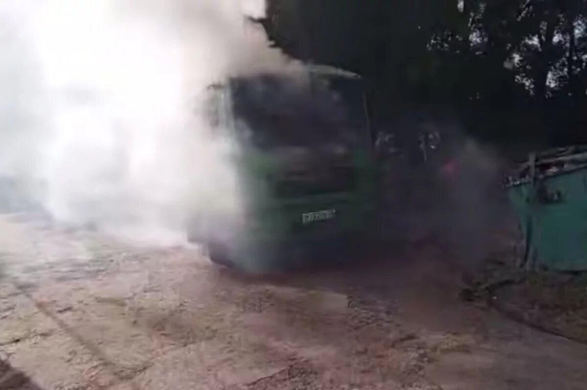    В Крыму пожарные потушили загоревшиеся эвакуатор и мопед