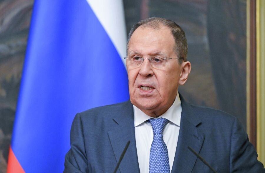 НАТО пытается взять в военное кольцо всю Евразию – Лавров