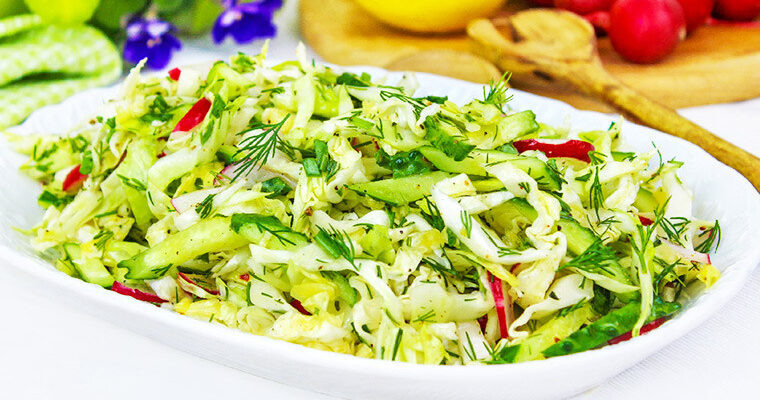 Готовим за 10 минут Вкусный и легкий Салат из молодой капусты огурцом редисом