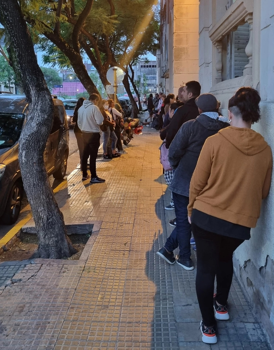 Утренняя очеред на запись к врачам