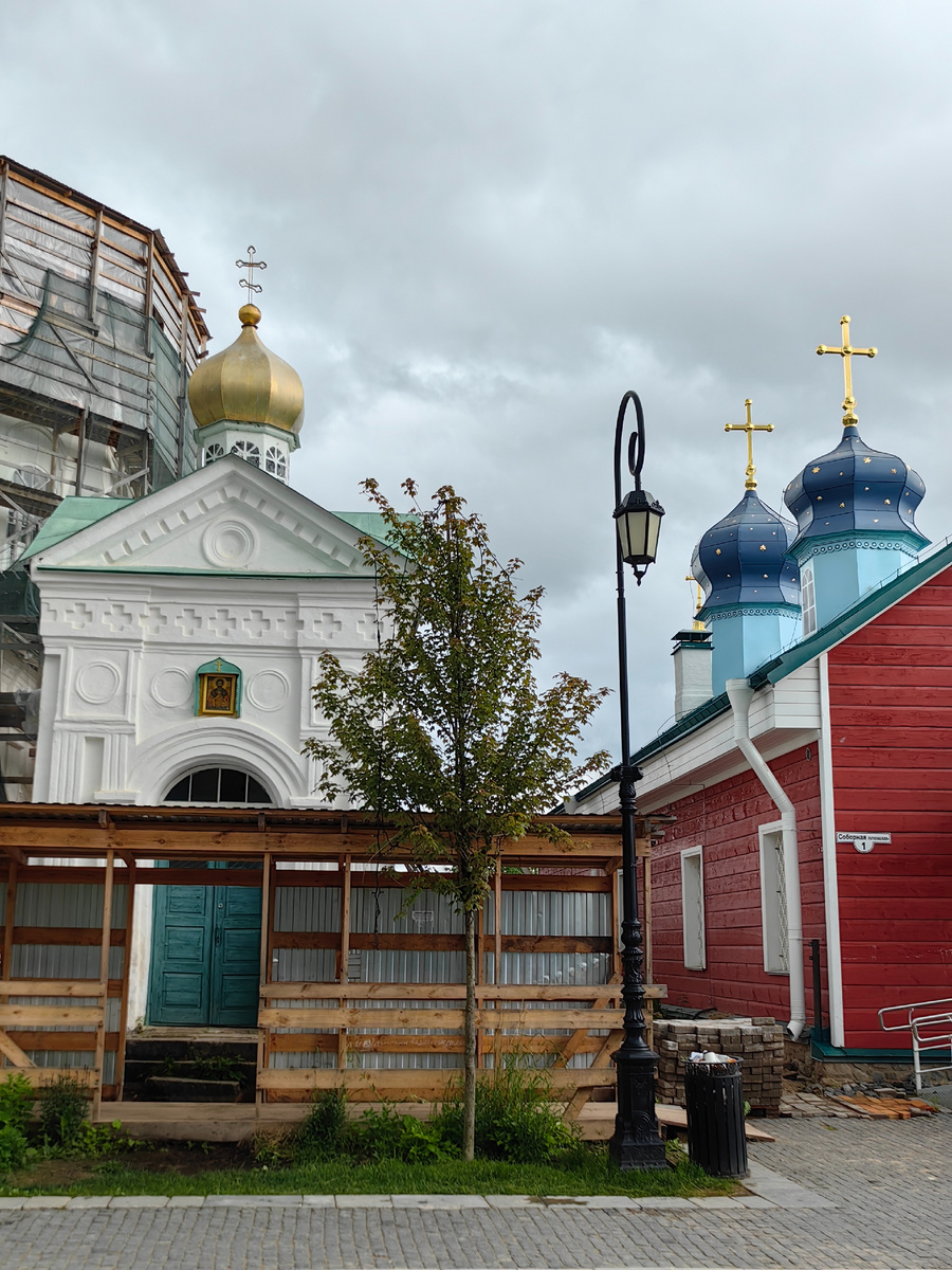 Территория вокруг монастыря