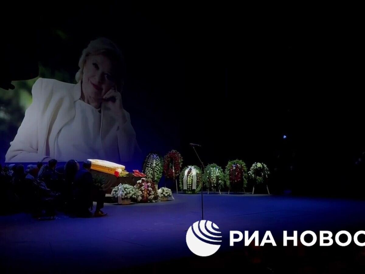    Церемония прощания с Валентиной Талызиной в театре Моссовета в Москве© РИА Новости