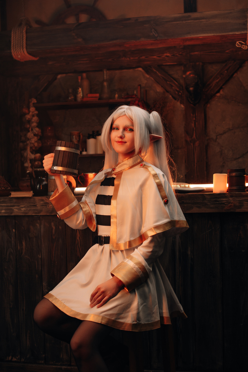 Mistress Belka в косплее на Фрирен из аниме "Проважающая в последний путь Фрирен"