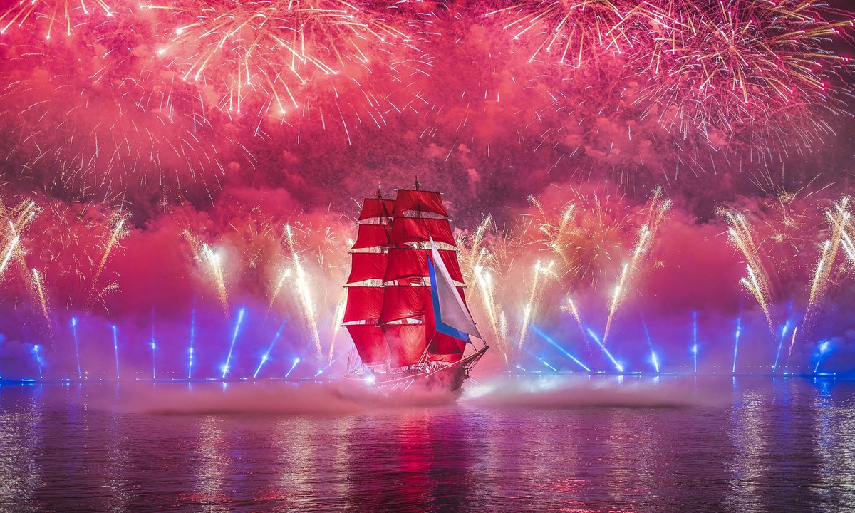 Салют на празднике "Алые паруса"