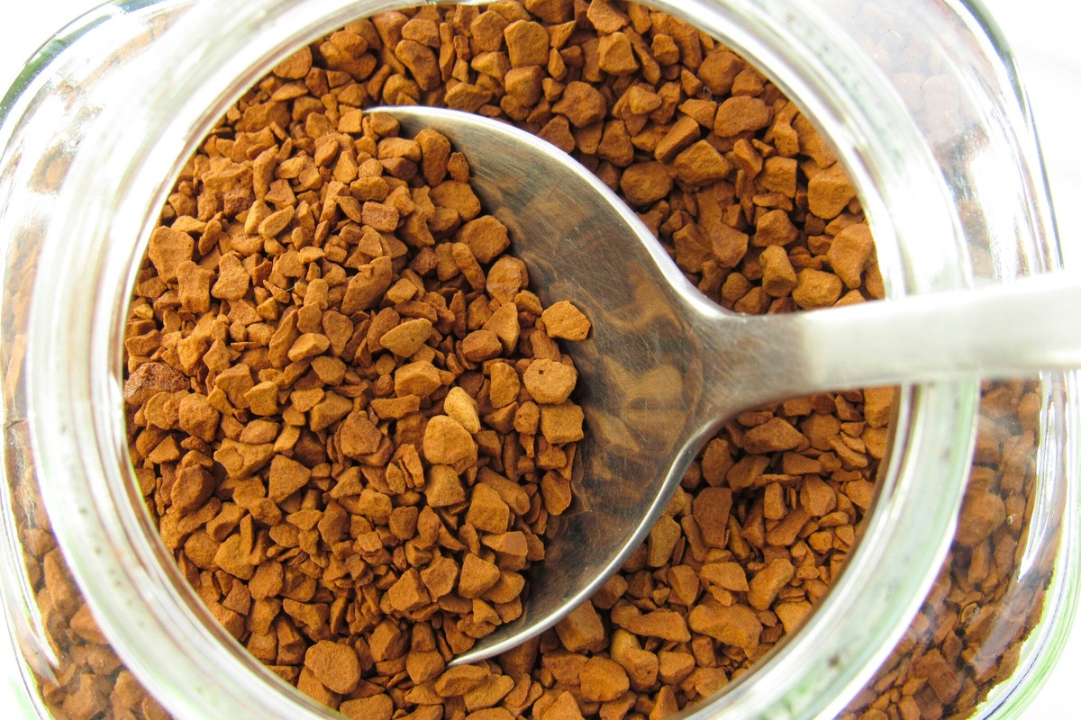     Обезвоживает и ухудшает зрение: неожиданный вред растворимого кофе