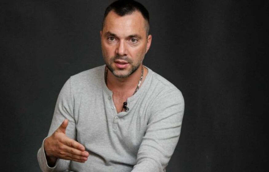    Шокирующий прогноз: Украина разделится на три части. Подробности от Арестовича*