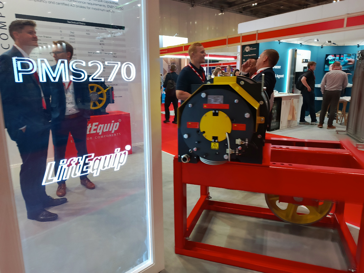 Кадры с выставки LIFTEX 2025