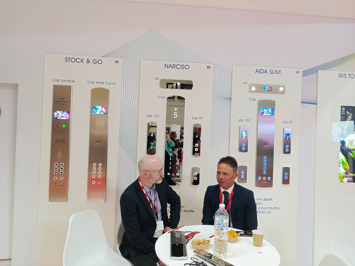 Кадры с выставки LIFTEX 2025