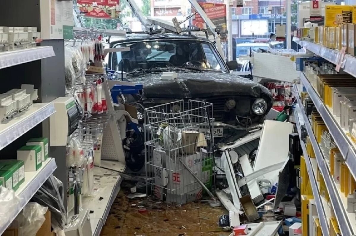    До 5 лет грозит водителю «Волги», въехавшему в магазин светотехники в Пензе