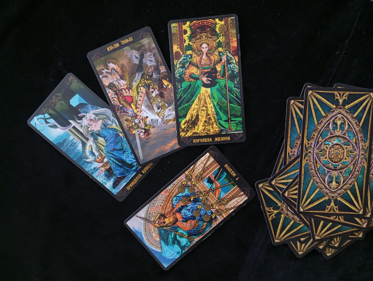 Таро для Скорпионов на июль 2025