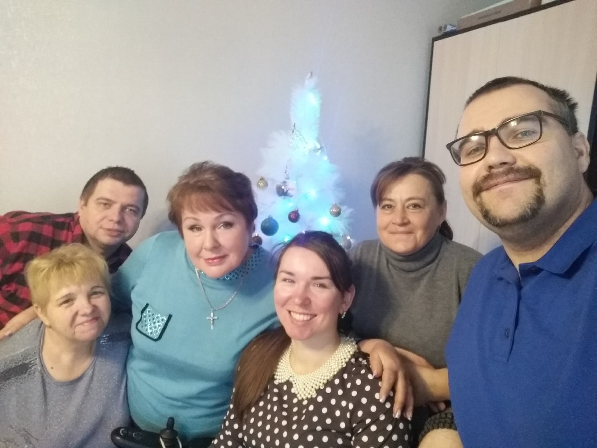 Справа налево: Семен (муж), Наташа, я, мама и тетя, Люба с сыном