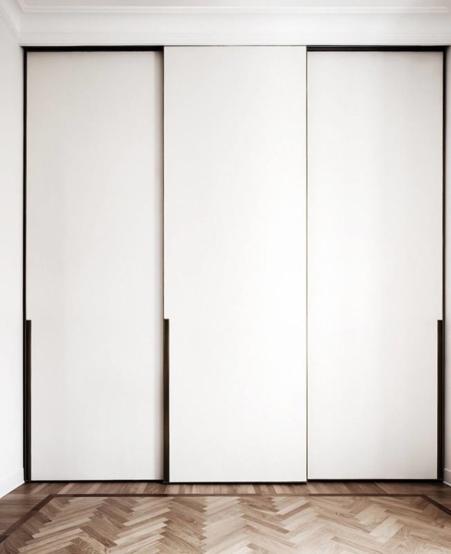 Шкаф-купе с беспрофильными дверями из ЛДСП