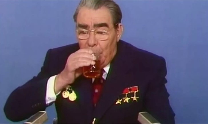 Что пили в Кремле: алкогольные пристрастия вождей СССР от вина до водки