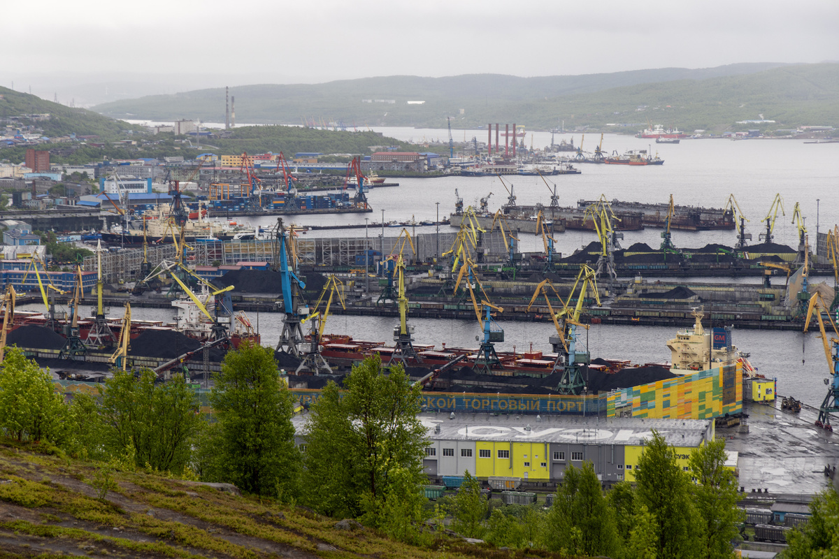 Мурманск. Вид на порт