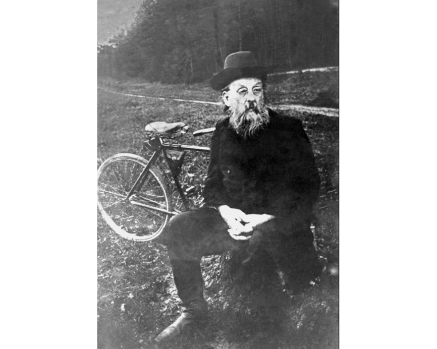   Циолковский любил велопрогулки по Калуге. История калужского велосообщества началась еще в 1895 году с открытия «Циклодрома». 