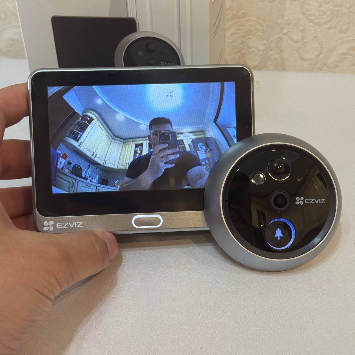 Глазок-звонок с WiFi Ezviz DP2