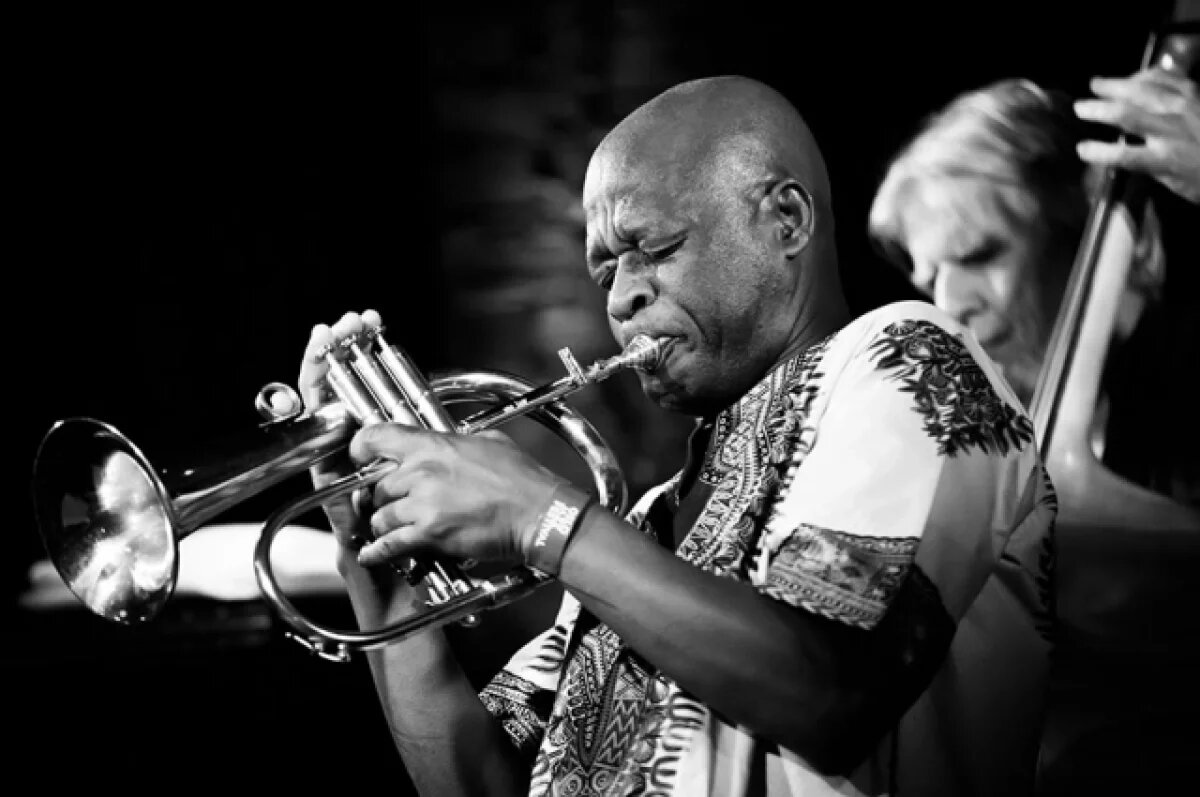    Известный музыкант Фейя Факу внезапно умер на гастролях перед репетицией