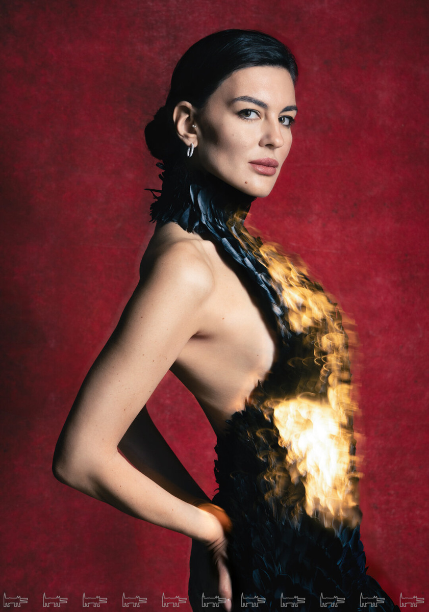    Серьги и кафф MERCURY, платье СОФИЯ МОРОЗОВА