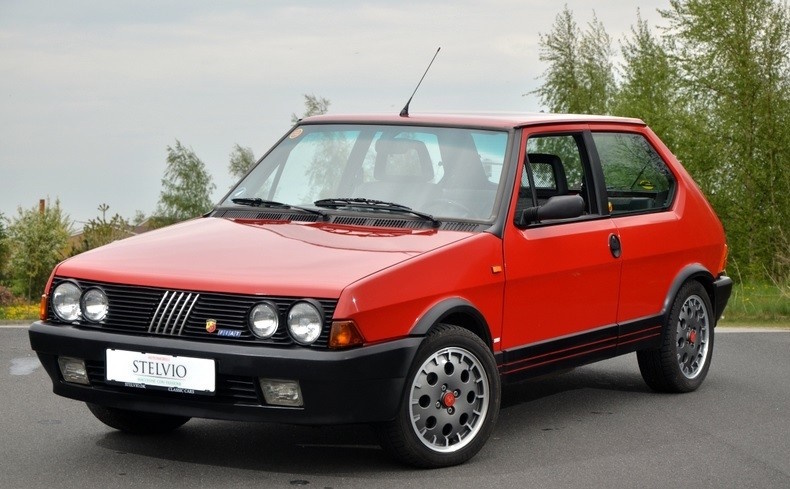 Двигатель 2,0л. 130л.с. вес 950кг. Скорость 195км/ч. Разгон 7,8 с.