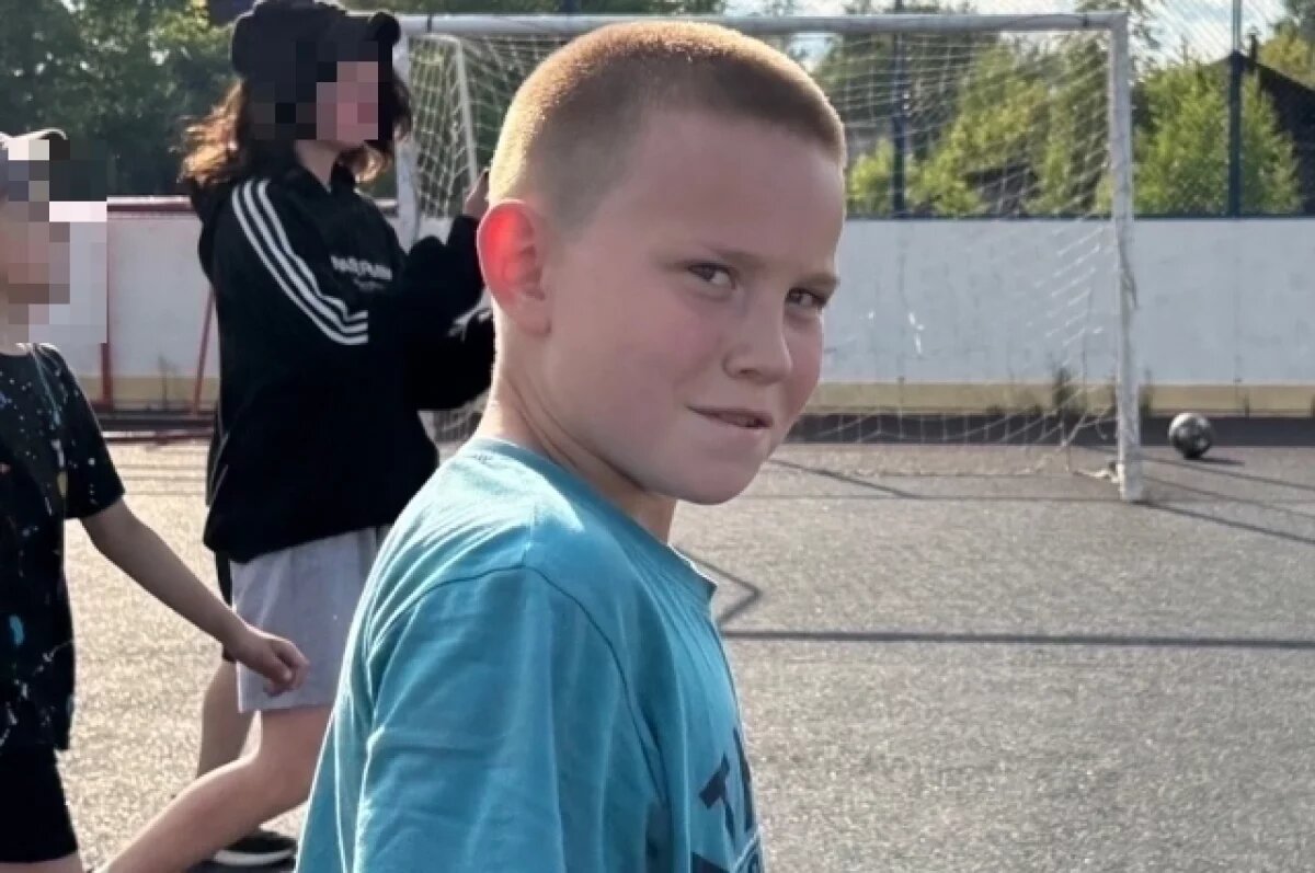    Мальчик был капитаном местной баскетбольной команды.