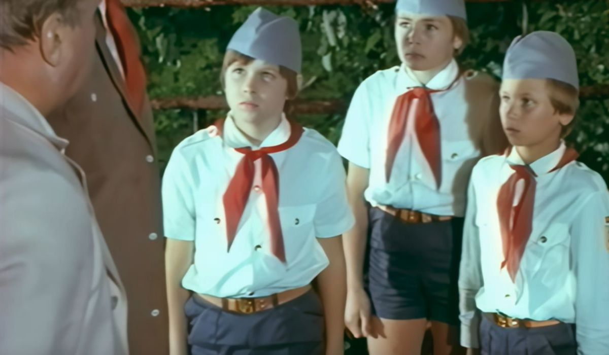    Кадр из советского фильма "Три веселые смены" (1977)