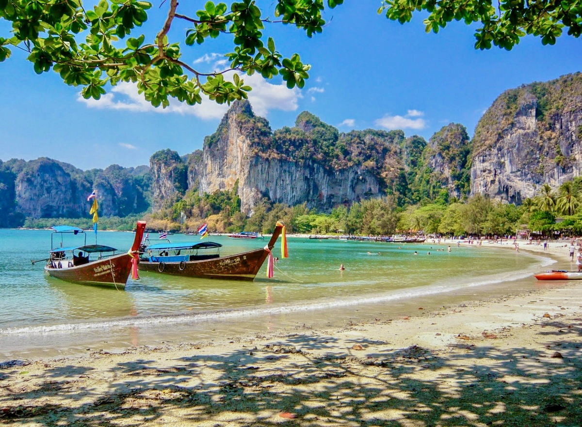 Таиланд - место, где лодки знают дорогу к счастью.