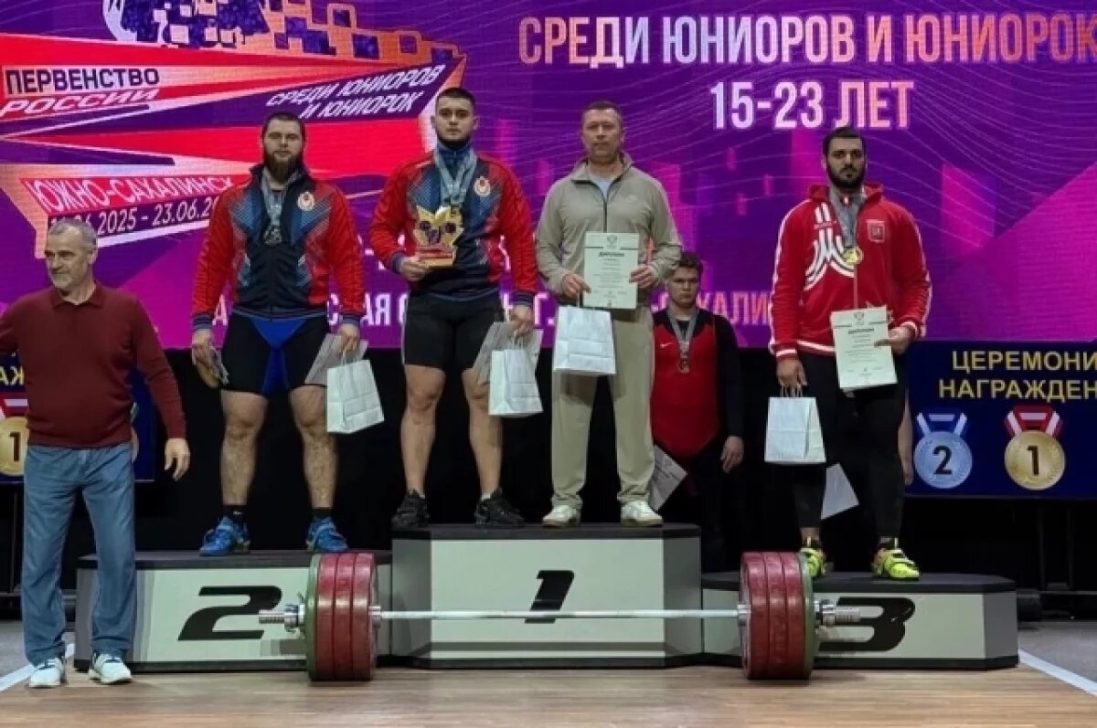    Брянские тяжелоатлеты завоевали 9 медалей на юниорском первенстве России