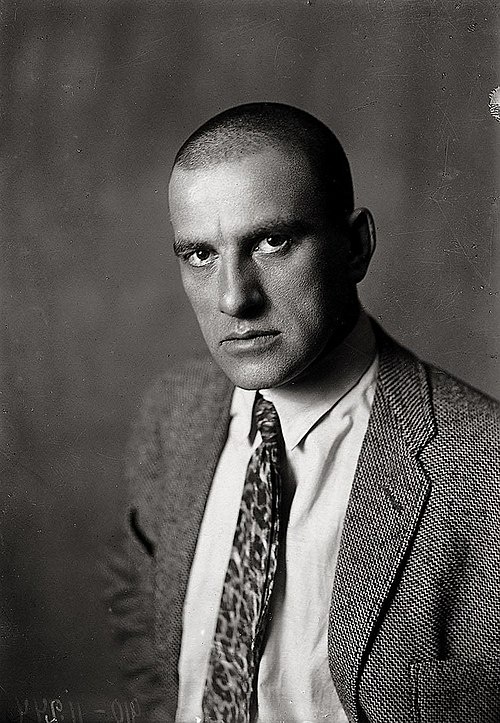 Студийная фотография, 1 января 1920 года