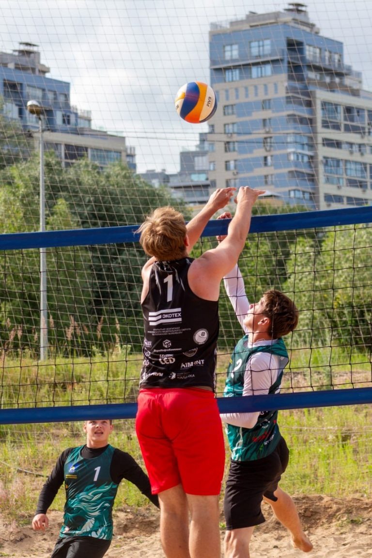    Оренбургские волейболисты-пляжники привезли медали из Казани Антон Пичурин