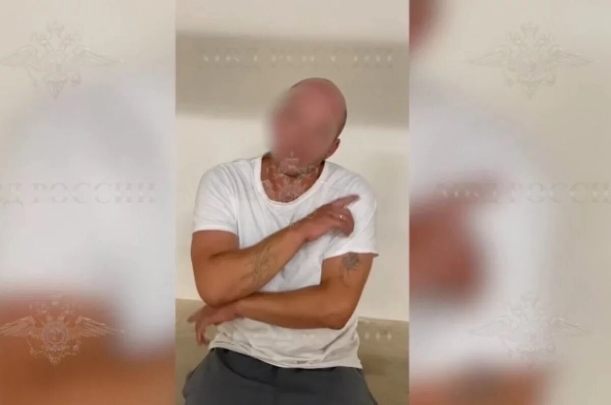    Появилось видео задержания пассажира, напавшего на ребенка в Шереметьево