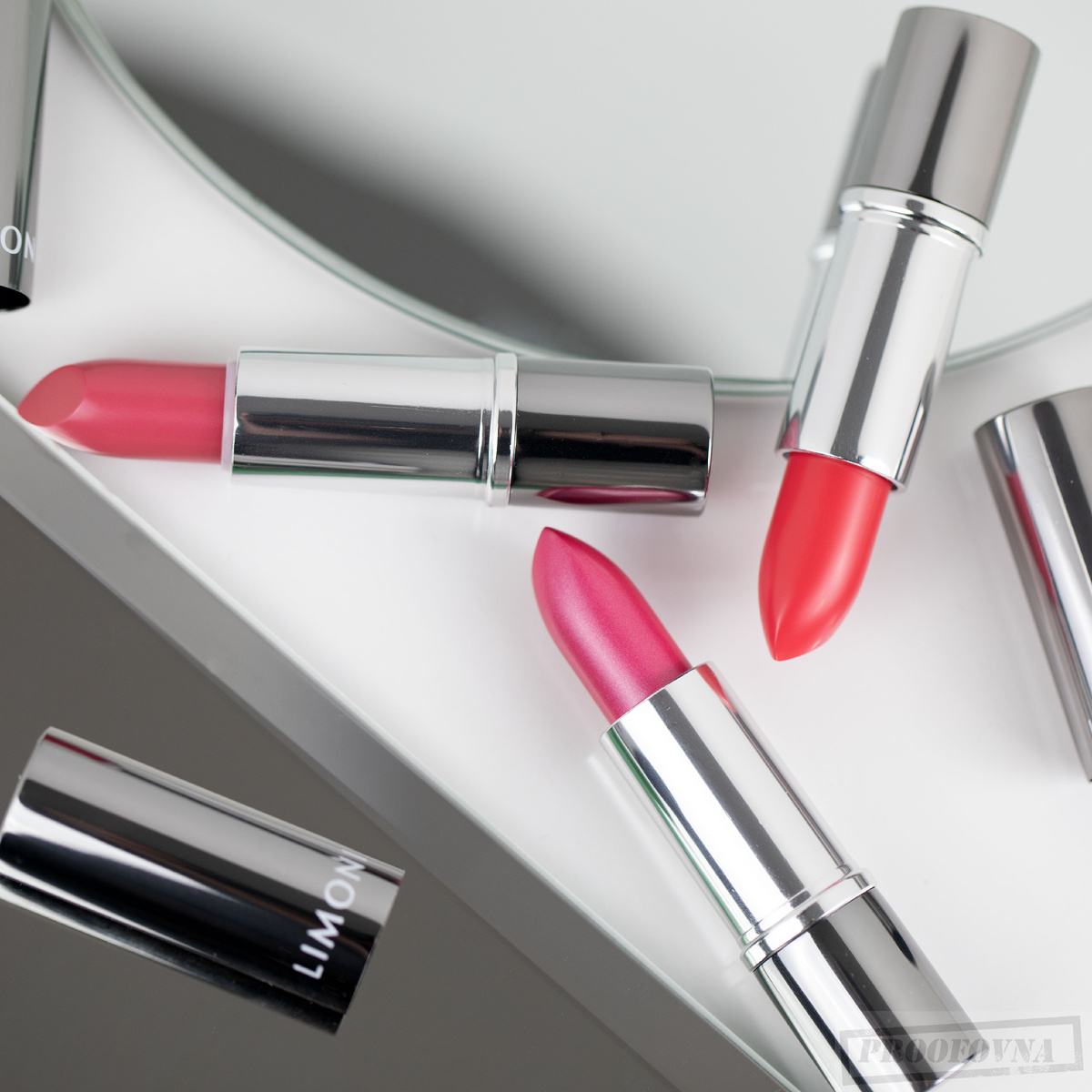 Увлажняющая губная помада LIMONI Lip Moisturizing Stick Tone