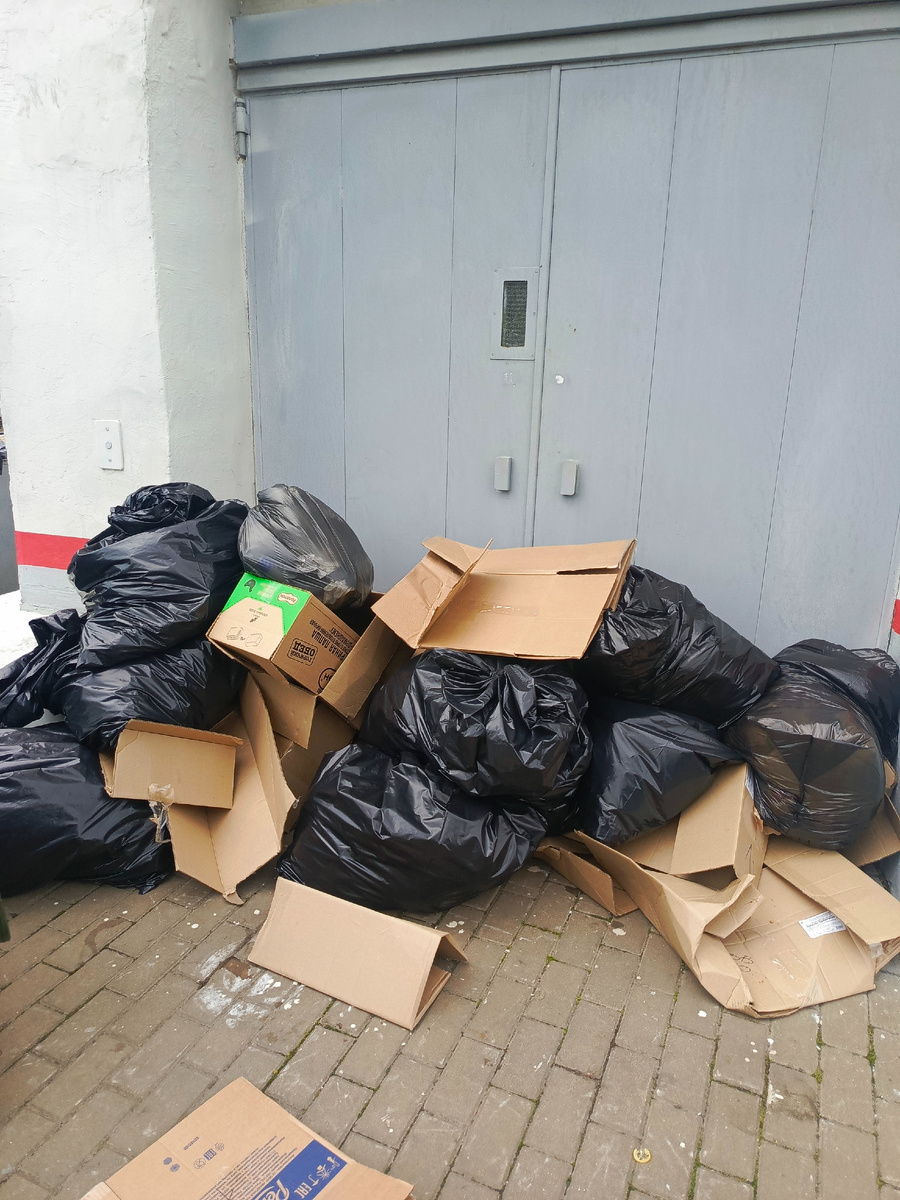 Мусор на платформах города  первого Салюта Чиновничий беспредел.